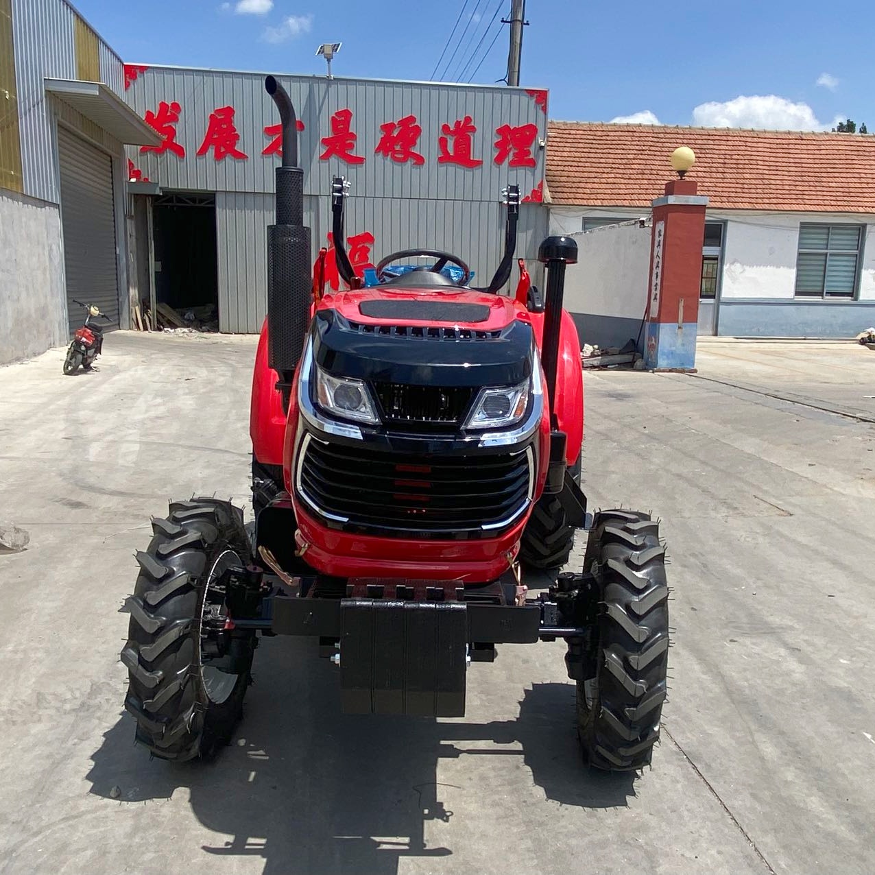 50PK 4x4 Tractor 504 Compacte  - Agriculture Farming Services recensie en prijs
